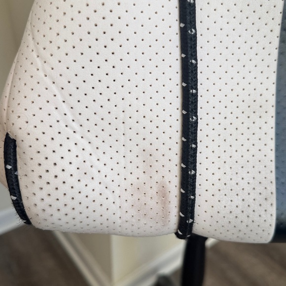 Haute Shore Greyson White Tote - Picture 9 of 10